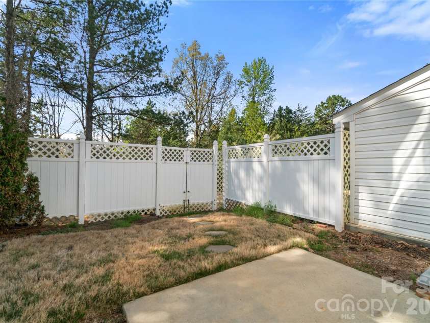 3086 Caldwell Ridge Parkway, Charlotte, NC 28213.  MLS# CAR4361484, YatesRealty ID 6529. 