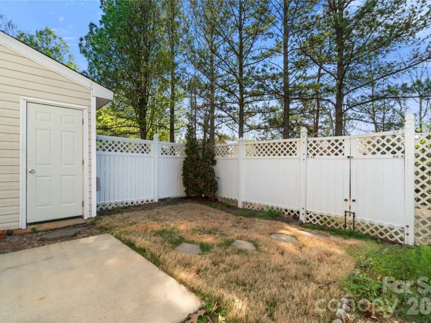 3086 Caldwell Ridge Parkway, Charlotte, NC 28213.  MLS# CAR4361484, YatesRealty ID 6529. 
