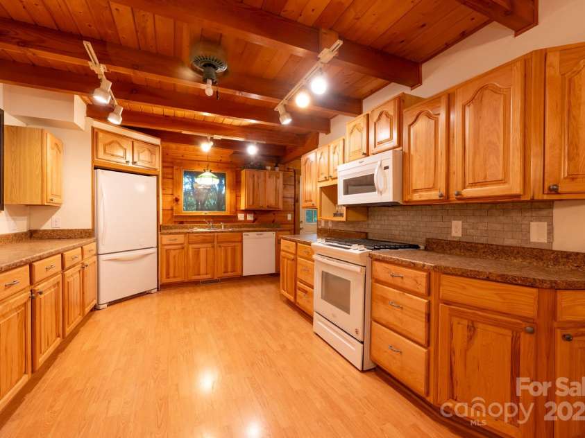 170 Mountain Laurel Lane, Blowing Rock, NC 28605.  MLS# CAR4320025, YatesRealty ID 653. 