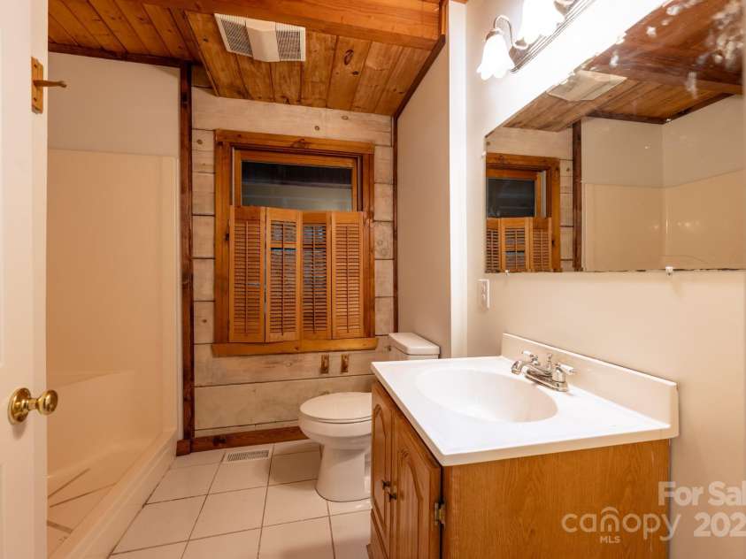 170 Mountain Laurel Lane, Blowing Rock, NC 28605.  MLS# CAR4320025, YatesRealty ID 653. 