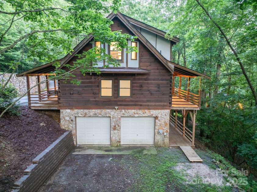 170 Mountain Laurel Lane, Blowing Rock, NC 28605.  MLS# CAR4320025, YatesRealty ID 653. 