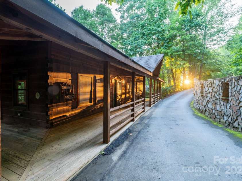 170 Mountain Laurel Lane, Blowing Rock, NC 28605.  MLS# CAR4320025, YatesRealty ID 653. 