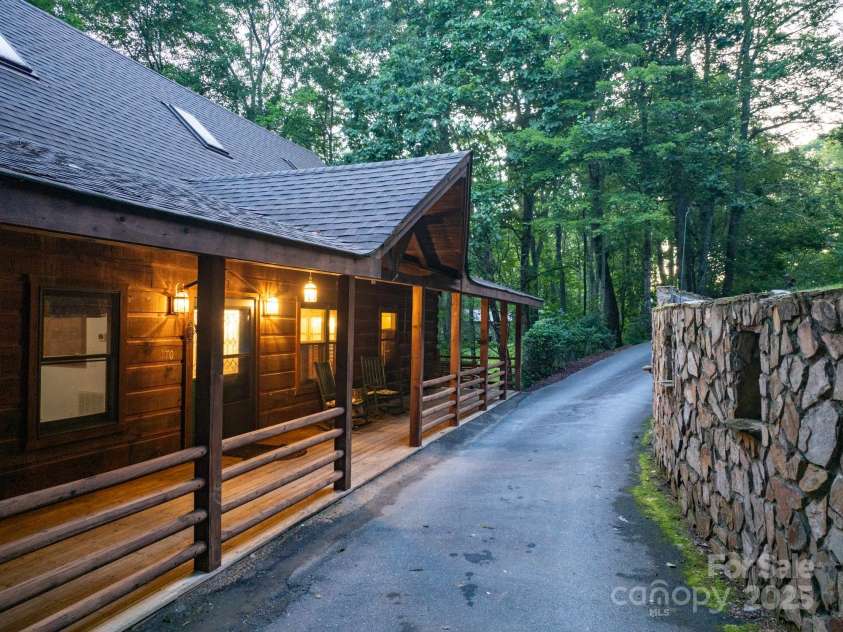 170 Mountain Laurel Lane, Blowing Rock, NC 28605.  MLS# CAR4320025, YatesRealty ID 653. 