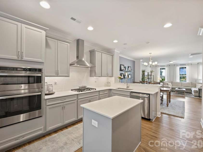 10195 Rainier Trail Drive, Huntersville, NC 28078.  MLS# CAR4361559, YatesRealty ID 6530. Chef-Inspired Kitchen