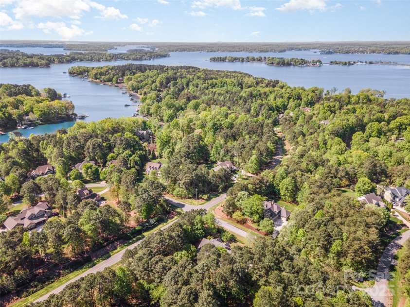 108 Bare Foot Lane, Mooresville, NC 28117.  MLS# CAR4248664, YatesRealty ID 6532. 