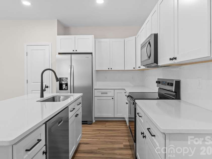 2123 Woodhurst Lane, Albemarle, NC 28001.  MLS# CAR4361996, YatesRealty ID 6532. Quartz counter 