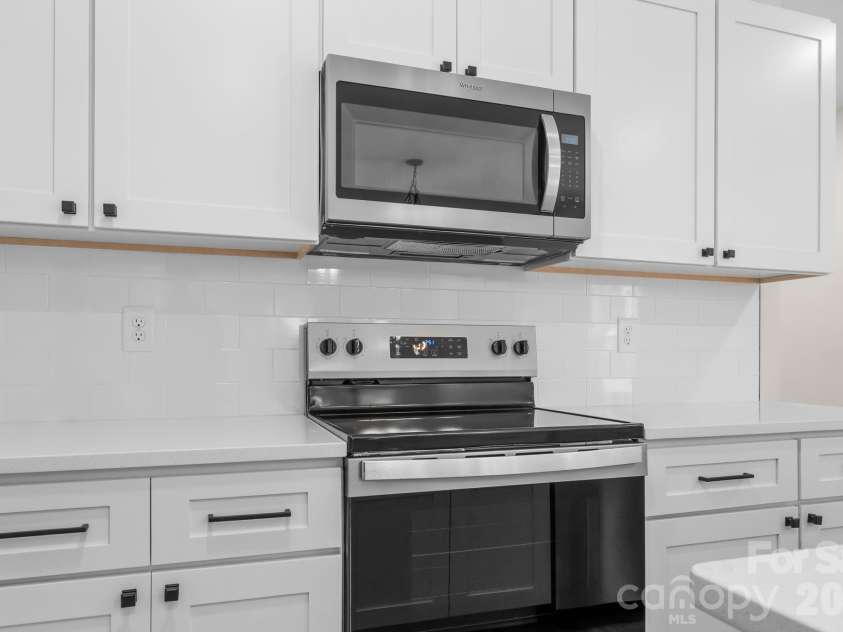2123 Woodhurst Lane, Albemarle, NC 28001.  MLS# CAR4361996, YatesRealty ID 6532. Subway backsplash and stainless appliances