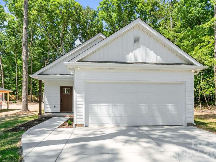 2123 Woodhurst Lane, Albemarle, NC 28001.  MLS# CAR4361996, YatesRealty ID 6532. Welcome to Albemarle