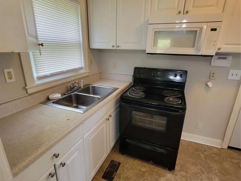 30 Jeffress Avenue, Asheville, NC 28803.  MLS# CAR4248352, YatesRealty ID 6534. 