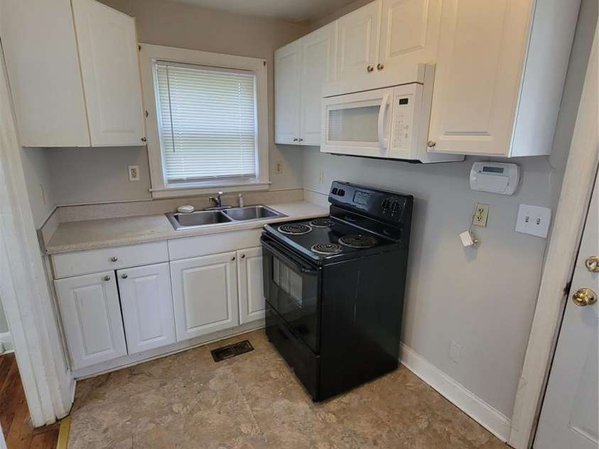 30 Jeffress Avenue, Asheville, NC 28803.  MLS# CAR4248352, YatesRealty ID 6534. 