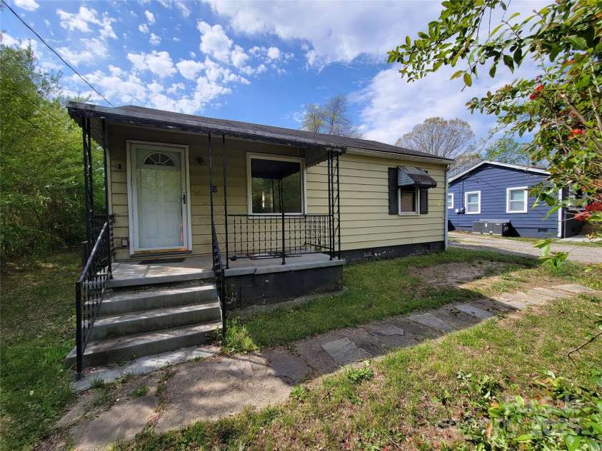 30 Jeffress Avenue, Asheville, NC 28803.  MLS# CAR4248352, YatesRealty ID 6534. 