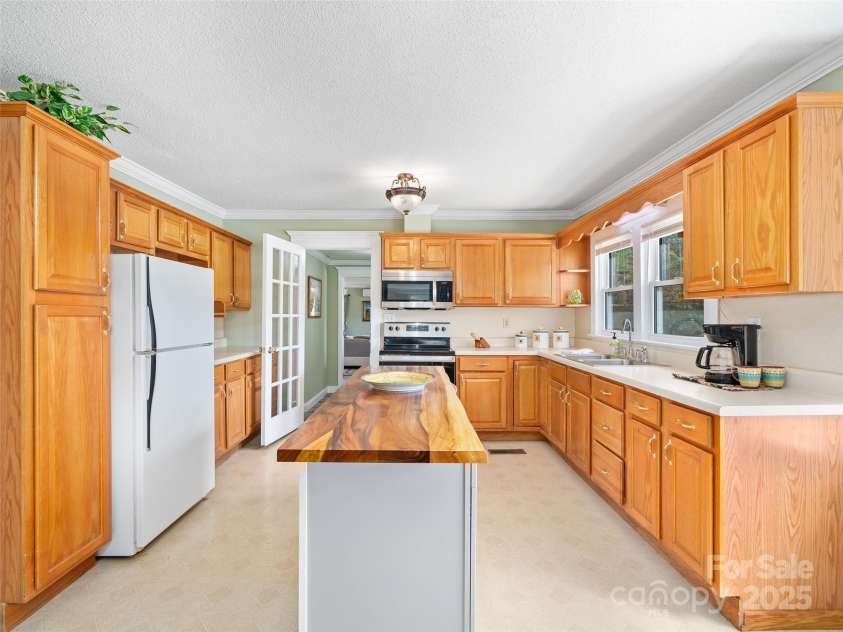 173 Odoms Chapel Road, Bakersville, NC 28705.  MLS# CAR4248345, YatesRealty ID 6535. 