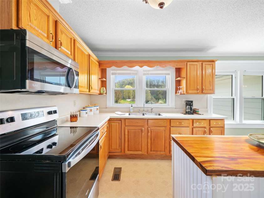 173 Odoms Chapel Road, Bakersville, NC 28705.  MLS# CAR4248345, YatesRealty ID 6535. 