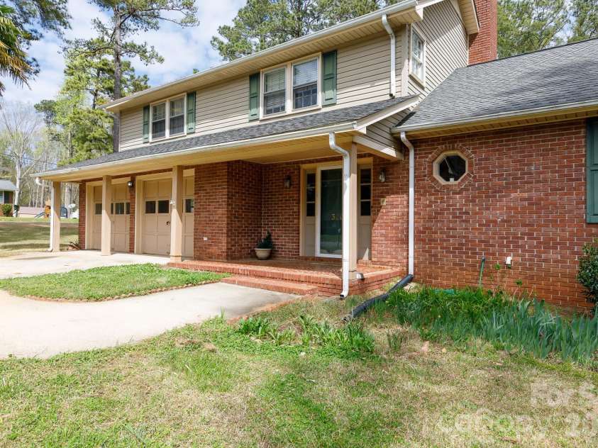 300 Carlisle Avenue, Winnsboro, SC 29180.  MLS# CAR4361123, YatesRealty ID 6535. 