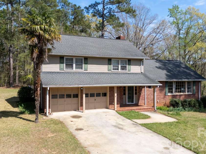 300 Carlisle Avenue, Winnsboro, SC 29180.  MLS# CAR4361123, YatesRealty ID 6535. 