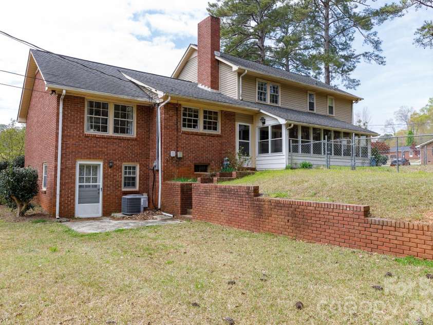 300 Carlisle Avenue, Winnsboro, SC 29180.  MLS# CAR4361123, YatesRealty ID 6535. 