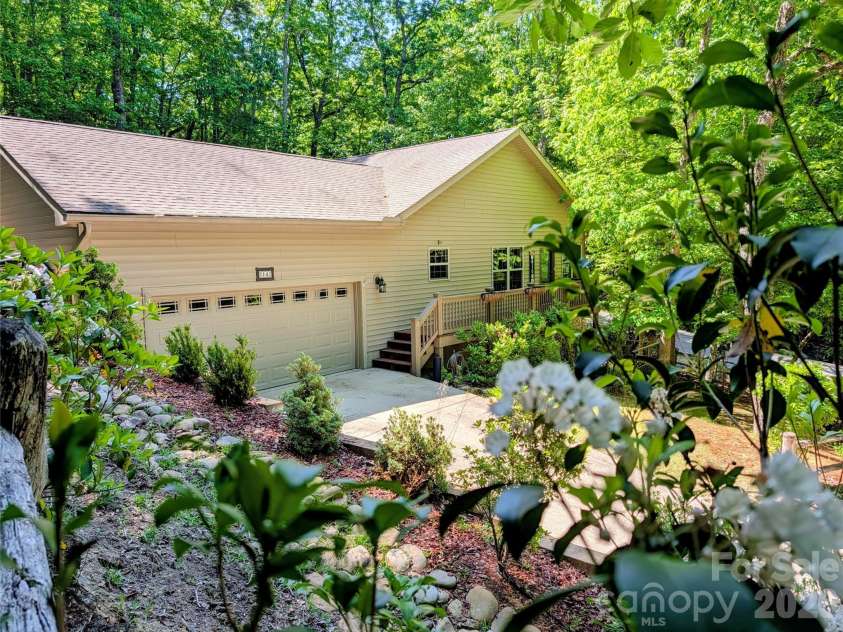 14 Isuhdavga Court, Brevard, NC 28712.  MLS# CAR4361099, YatesRealty ID 6536. 