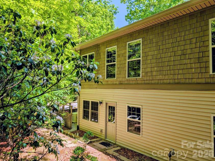 14 Isuhdavga Court, Brevard, NC 28712.  MLS# CAR4361099, YatesRealty ID 6536. 
