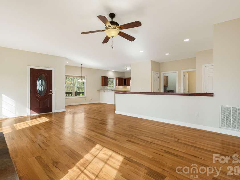 14 Isuhdavga Court, Brevard, NC 28712.  MLS# CAR4361099, YatesRealty ID 6536. Dining / Kitchen