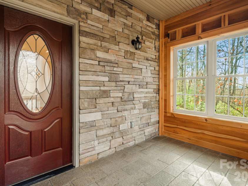 14 Isuhdavga Court, Brevard, NC 28712.  MLS# CAR4361099, YatesRealty ID 6536. Sunroom