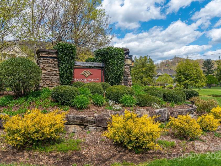 1429 Country Club Drive, Maggie Valley, NC 28751.  MLS# CAR4247939, YatesRealty ID 6536. Entry to Country Club
