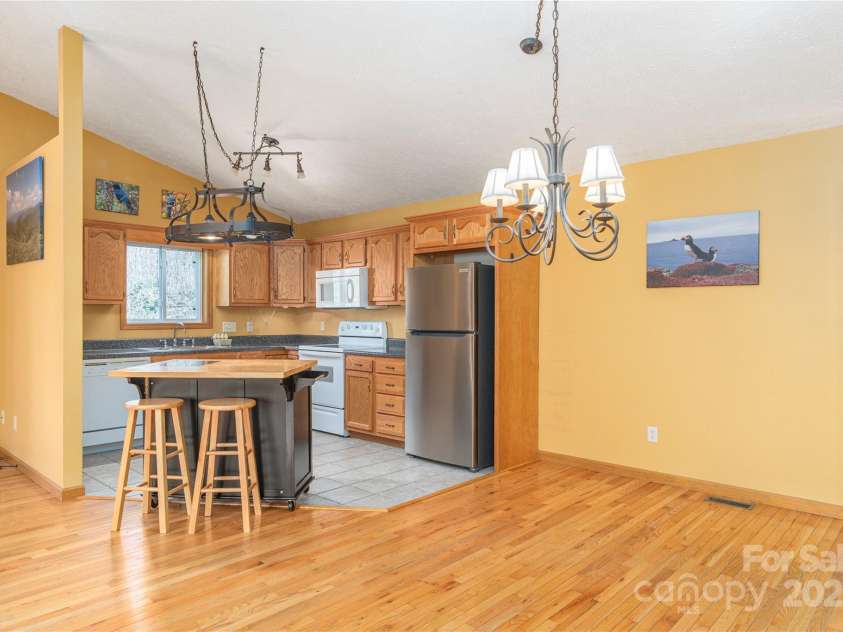 1429 Country Club Drive, Maggie Valley, NC 28751.  MLS# CAR4247939, YatesRealty ID 6536. Kitchen Island