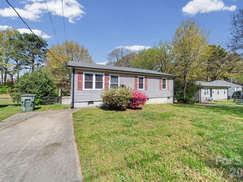 1332 Poston Circle, Gastonia, NC 28054.  MLS# CAR4362078, YatesRealty ID 6537. 