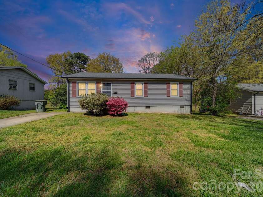 1332 Poston Circle, Gastonia, NC 28054.  MLS# CAR4362078, YatesRealty ID 6537. 