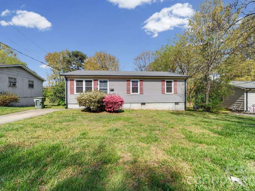 1332 Poston Circle, Gastonia, NC 28054.  MLS# CAR4362078, YatesRealty ID 6537. 