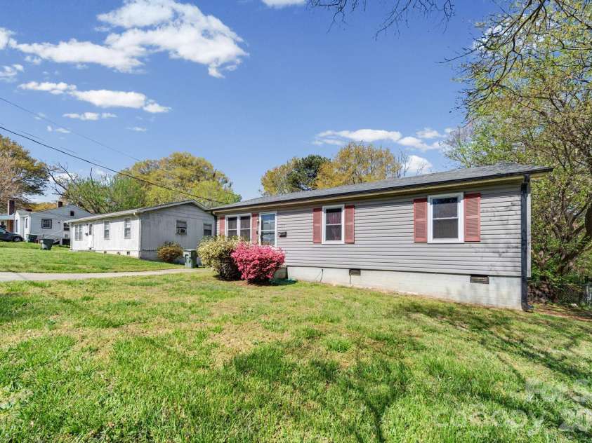 1332 Poston Circle, Gastonia, NC 28054.  MLS# CAR4362078, YatesRealty ID 6537. 