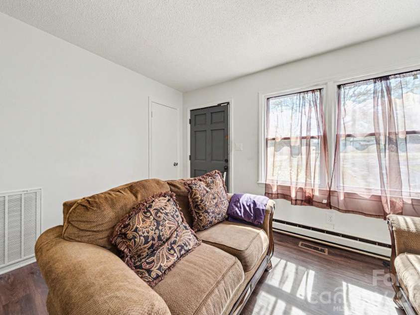 1332 Poston Circle, Gastonia, NC 28054.  MLS# CAR4362078, YatesRealty ID 6537. 
