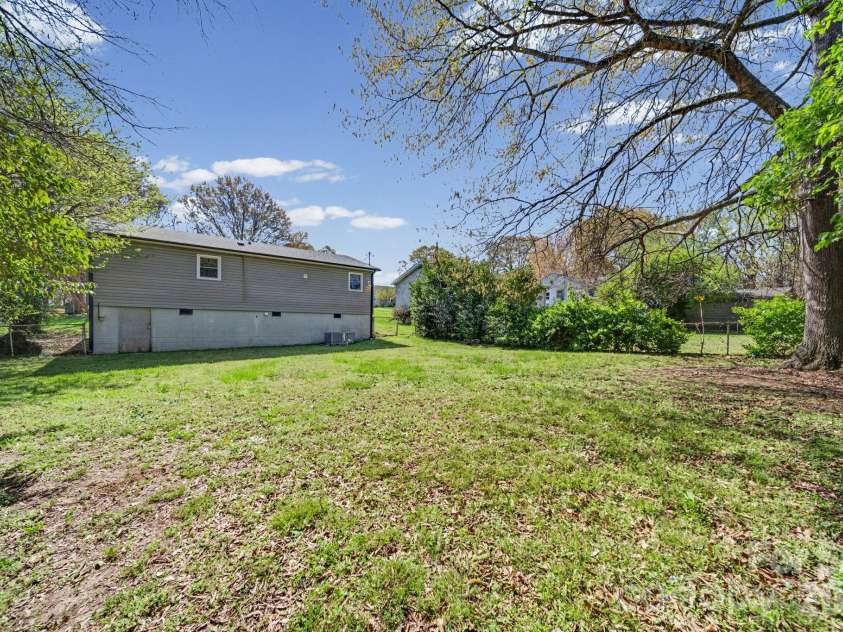 1332 Poston Circle, Gastonia, NC 28054.  MLS# CAR4362078, YatesRealty ID 6537. 
