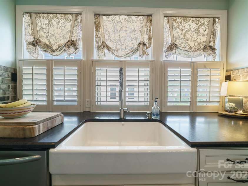 2355 Crockett Park Place, Charlotte, NC 28203.  MLS# CAR4247021, YatesRealty ID 6537. 