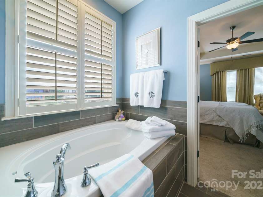 2355 Crockett Park Place, Charlotte, NC 28203.  MLS# CAR4247021, YatesRealty ID 6537. 