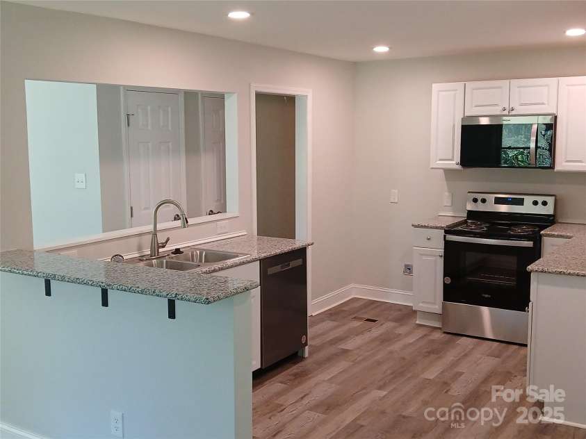 2822 Royston Road, Charlotte, NC 28208.  MLS# CAR4244061, YatesRealty ID 6538. 