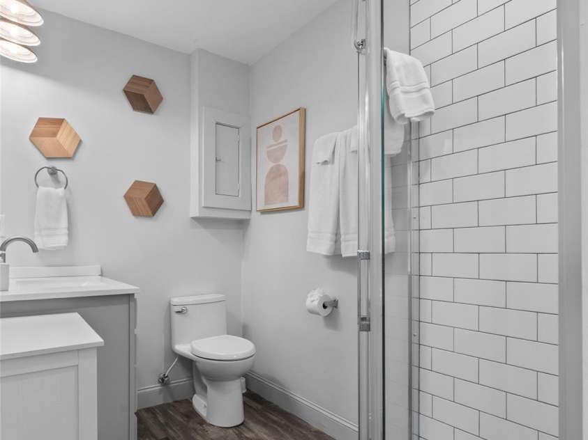 175 Duckworth Avenue, Brevard, NC 28712.  MLS# CAR4361938, YatesRealty ID 6539. Unit B - Full Bathroom