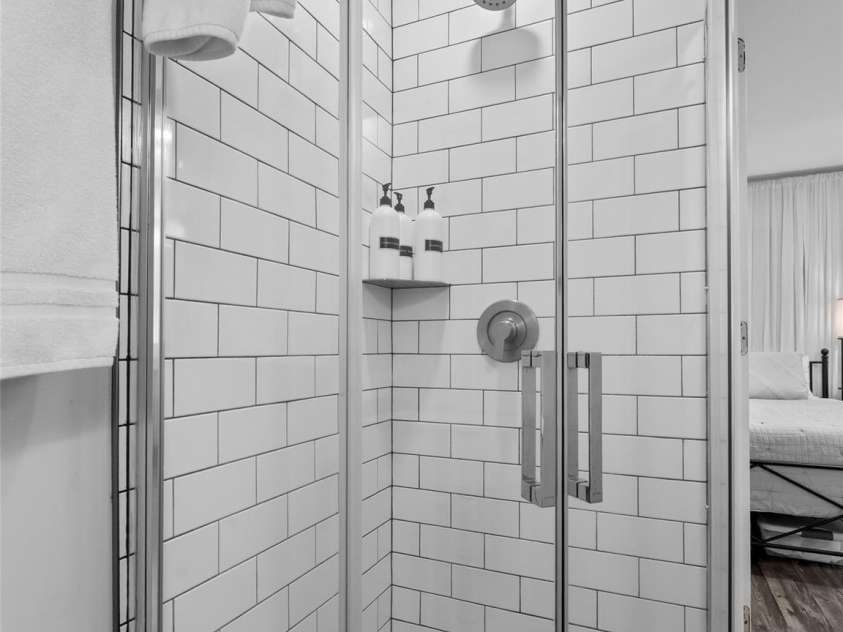 175 Duckworth Avenue, Brevard, NC 28712.  MLS# CAR4361938, YatesRealty ID 6539. Unit B - Full Bathroom