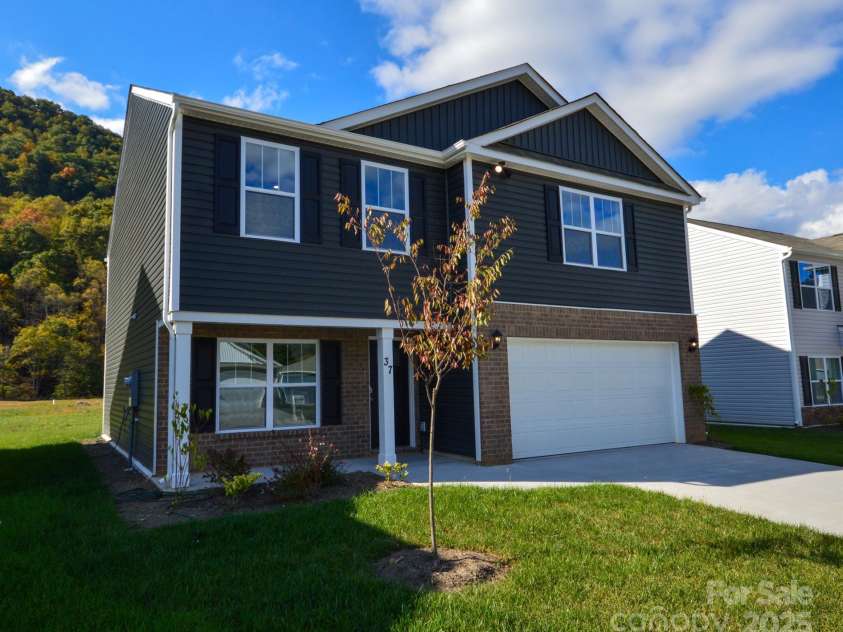 37 Wildbrook Drive, Waynesville, NC 28785.  MLS# CAR4219206, YatesRealty ID 654. 