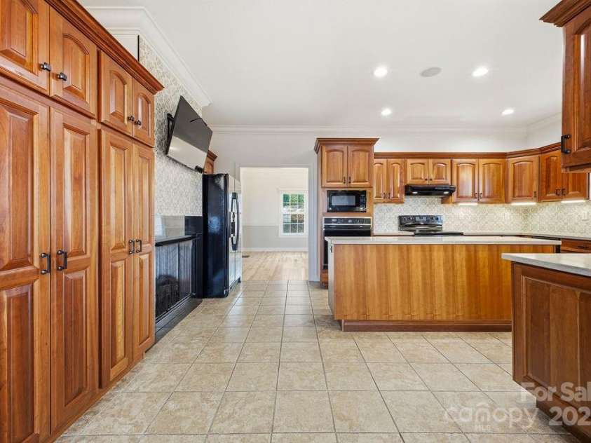 38 Sweetwater Oaks Drive, Fletcher, NC 28732.  MLS# CAR4331629, YatesRealty ID 654. 