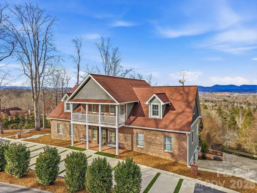 38 Sweetwater Oaks Drive, Fletcher, NC 28732.  MLS# CAR4331629, YatesRealty ID 654. 