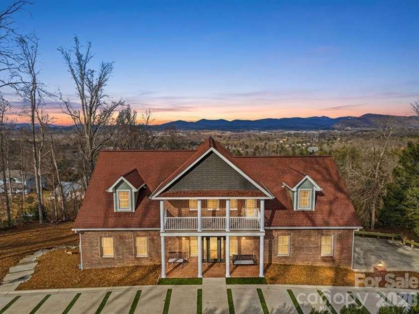 38 Sweetwater Oaks Drive, Fletcher, NC 28732.  MLS# CAR4331629, YatesRealty ID 654. 