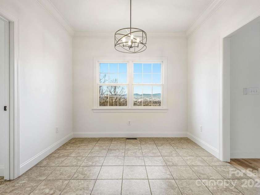 38 Sweetwater Oaks Drive, Fletcher, NC 28732.  MLS# CAR4331629, YatesRealty ID 654. Breakfast nook