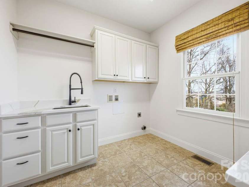 38 Sweetwater Oaks Drive, Fletcher, NC 28732.  MLS# CAR4331629, YatesRealty ID 654. Large laundry room
