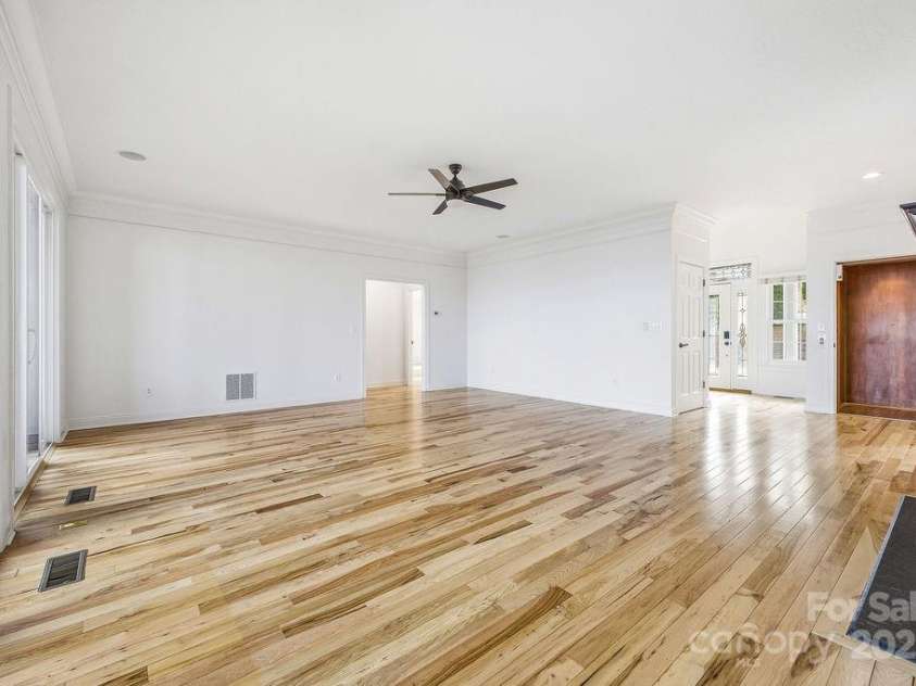 38 Sweetwater Oaks Drive, Fletcher, NC 28732.  MLS# CAR4331629, YatesRealty ID 654. Living room