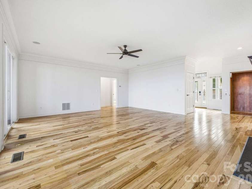 38 Sweetwater Oaks Drive, Fletcher, NC 28732.  MLS# CAR4331629, YatesRealty ID 654. Living room