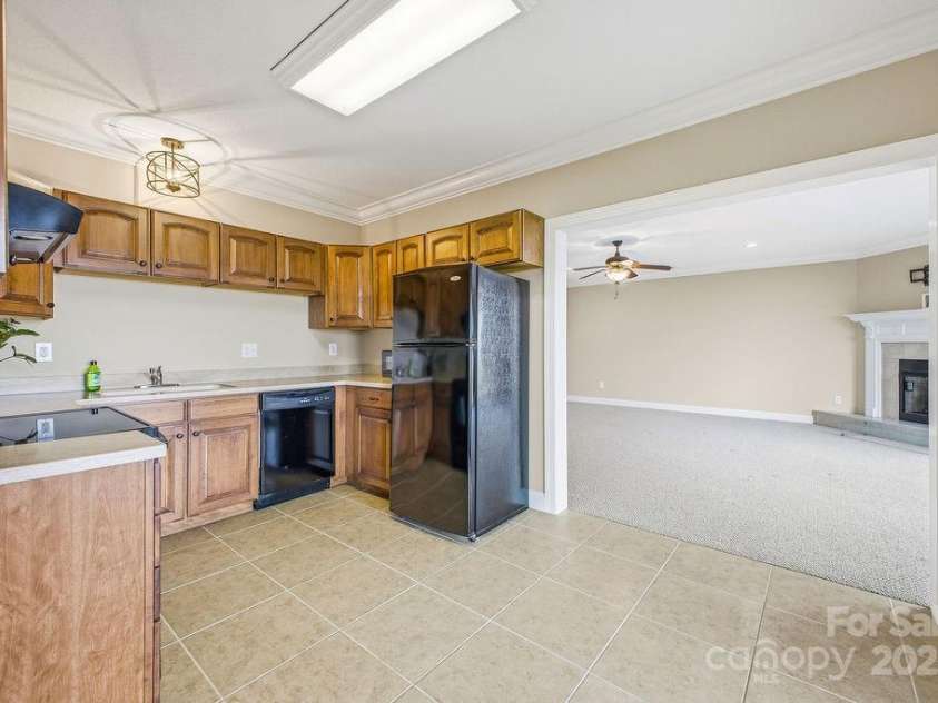 38 Sweetwater Oaks Drive, Fletcher, NC 28732.  MLS# CAR4331629, YatesRealty ID 654. Lower Level Kitchen