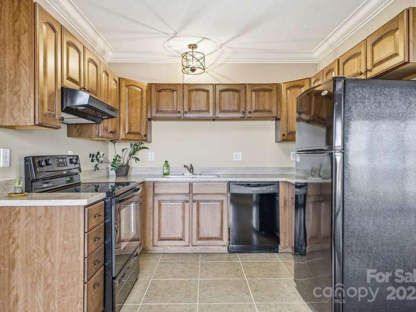 38 Sweetwater Oaks Drive, Fletcher, NC 28732.  MLS# CAR4331629, YatesRealty ID 654. Lower level kitchen