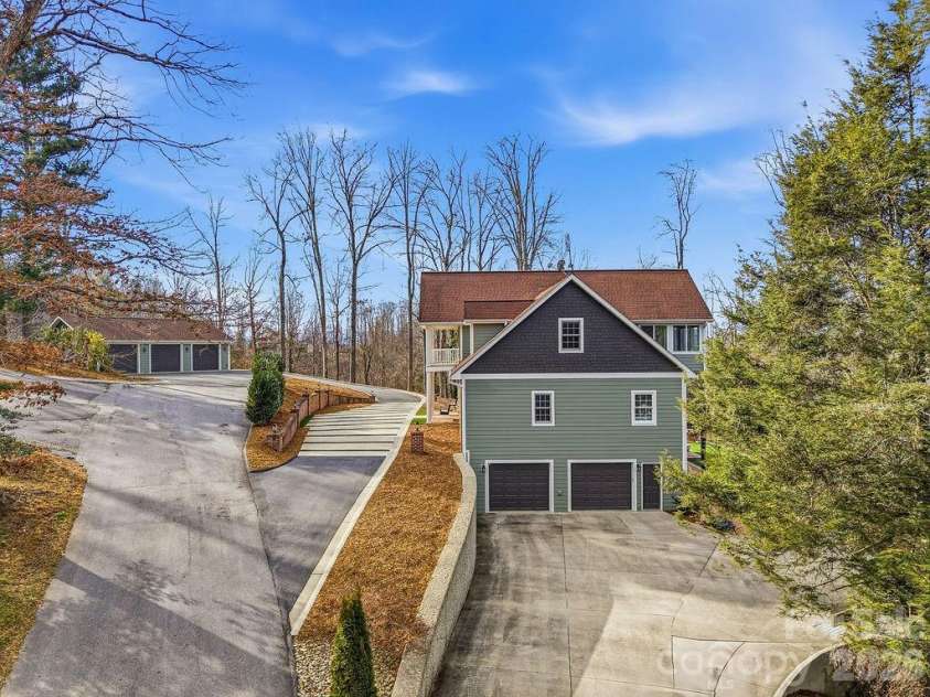 38 Sweetwater Oaks Drive, Fletcher, NC 28732.  MLS# CAR4331629, YatesRealty ID 654. Side driveway