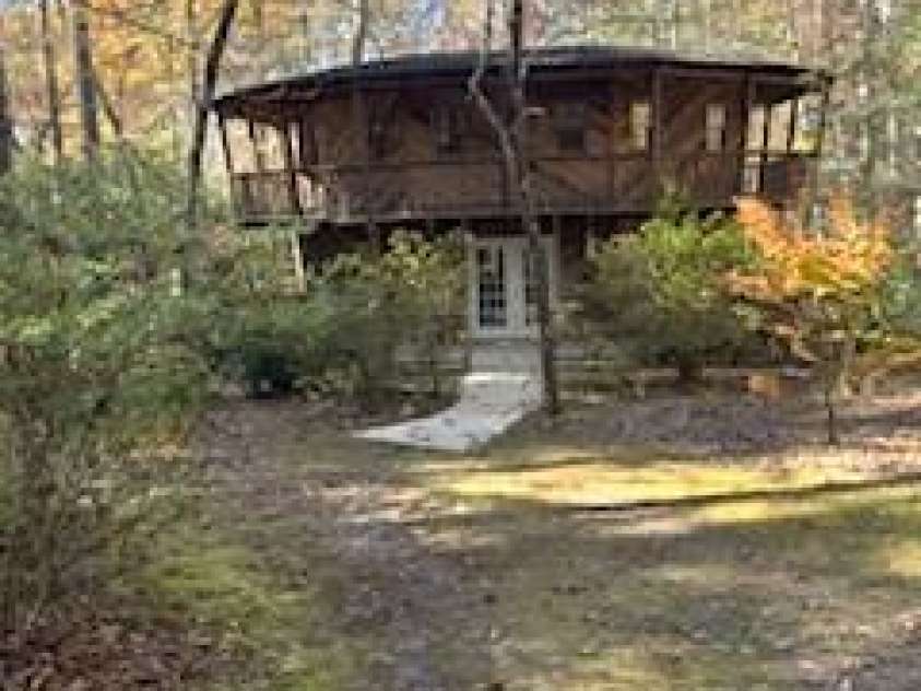 667 Pinewood Knoll Drive, Hendersonville, NC 28739.  MLS# CAR4319035, YatesRealty ID 654. 