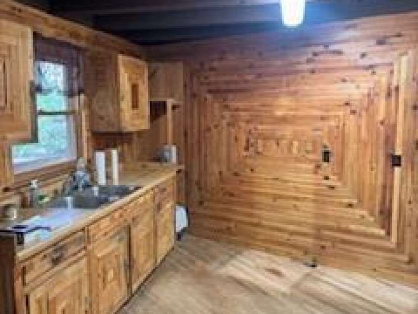 667 Pinewood Knoll Drive, Hendersonville, NC 28739.  MLS# CAR4319035, YatesRealty ID 654. 